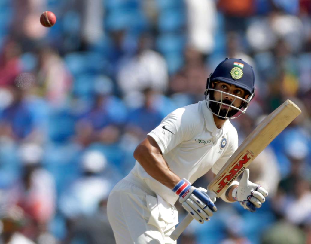 তবে অধিনায়ক হিসাবে সবচেয়ে বেশি শতরান করতে এখনও অনেকটা পথ যেতে হবে কোহালিকে। অধিনায়ক হিসেবে সর্বোচ্চ ২৫টি শতরান রয়েছে দক্ষিণ আফ্রিকার গ্রেম স্মিথের।