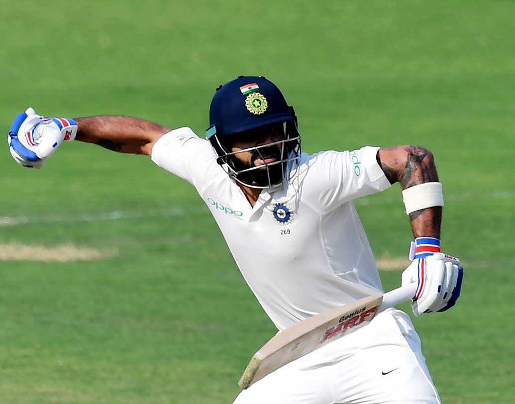 ক্যাপ্টেন হিসাবে সেঞ্চুরির বিশ্বরেকর্ড থেকে অনেক দূরে থাকলেও, ভারতীয় হিসাবে রেকর্ড গড়ে ফেললেন কোহালি। এ দেশে এর আগে অধিনায়ক হিসাবে সবচেয়ে বেশি টেস্ট সেঞ্চুরির মালিক ছিলেন সুনীল গাওস্কর(১১)। টেস্ট ক্যাপ্টেন হিসাবে ১২তম শতরান করে এ দিন তাঁকে টপকে গেলেন কোহালি।