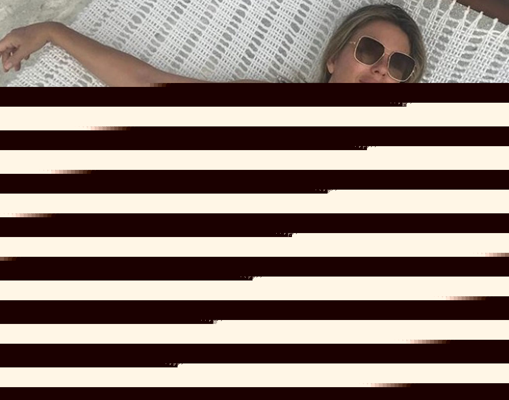 এক কথায় সবাই হয়তো স্বীকার করবেন যে, এলিজাবেথ হার্লের পারফেক্ট বিকিনি ফিগার রয়েছে। বিশ্বের সেরা ‘সেক্সি’ মহিলাদের মধ্যে অন্যতম এলিজাবেথ।