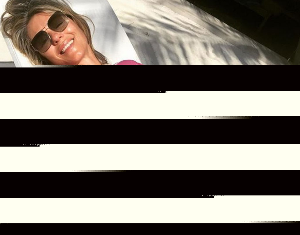 এলিজাবেথ ওরফে লিজ হার্লের বিকিনি ব্র্যান্ড ‘এলিজাবেথ হার্লে বিচ’-এর একচেটিয়া মডেলও তিনি। নতুন কোনও ডিজাইন বাজারে আনতে এ ভাবেই ফোটোশুট করেন অভিনেত্রী।