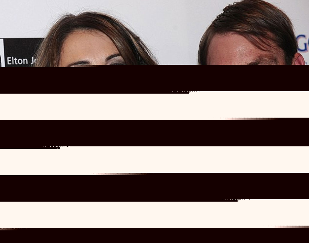 প্রাক্তন অস্ট্রেলিয়ান স্পিনার শেন ওয়ার্নের সঙ্গে তিন বছরের সম্পর্ক ছিল লিজের। যদিও ২০১৩ সালে বিচ্ছেদ হয় তাঁদের।