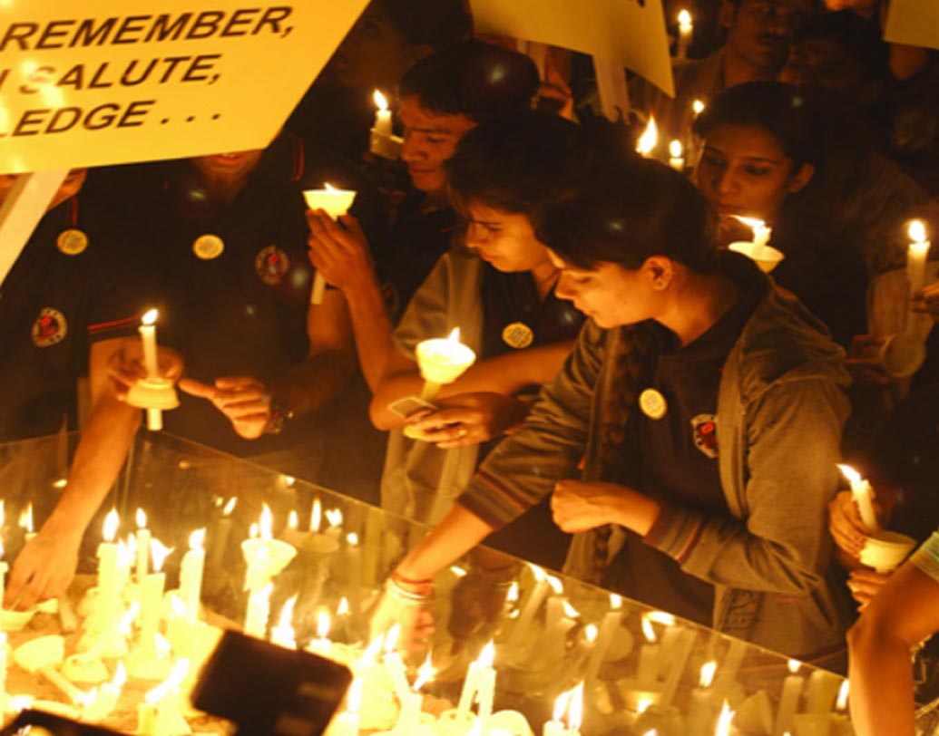 ২০০৮-এ করাচি থেকে সমুদ্র পেরিয়ে মুম্বইয়ে হামলা চালিয়েছিল ১০ পাকিস্তানি জঙ্গি।