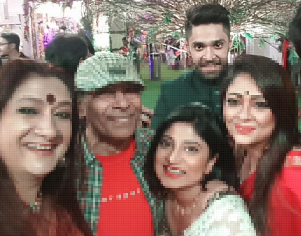 টেলি অভিনেতা-অভিনেত্রীদের সঙ্গে গৌরব।