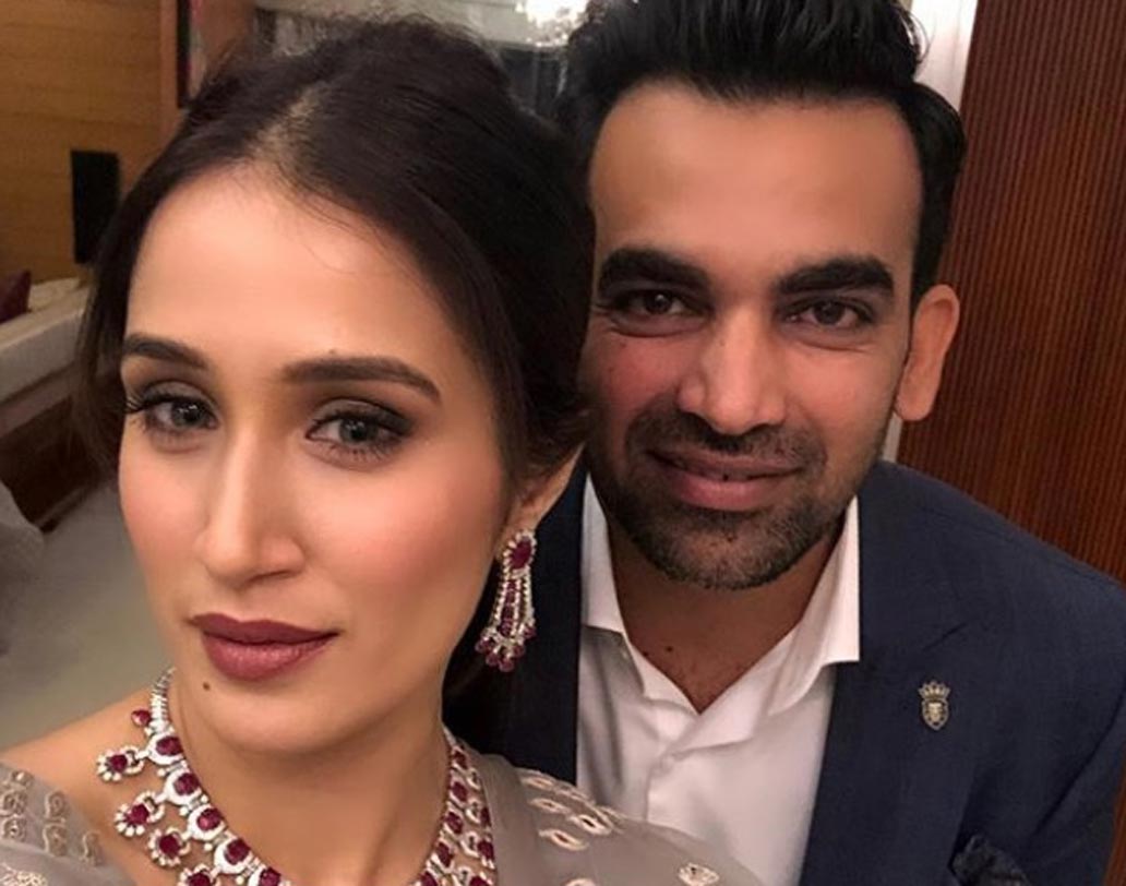 বিয়ে সেরে ফেলেছেন জাহির খান ও সাগরিকা ঘাটগে। গত বৃহস্পতিবার রেজিস্ট্রি ম্যারেজ সেরেছেন দু’জনে। রিসেপশনের আগে রবিবার একটি প্রাইভেট পার্টির আয়োজন হয়েছিল।