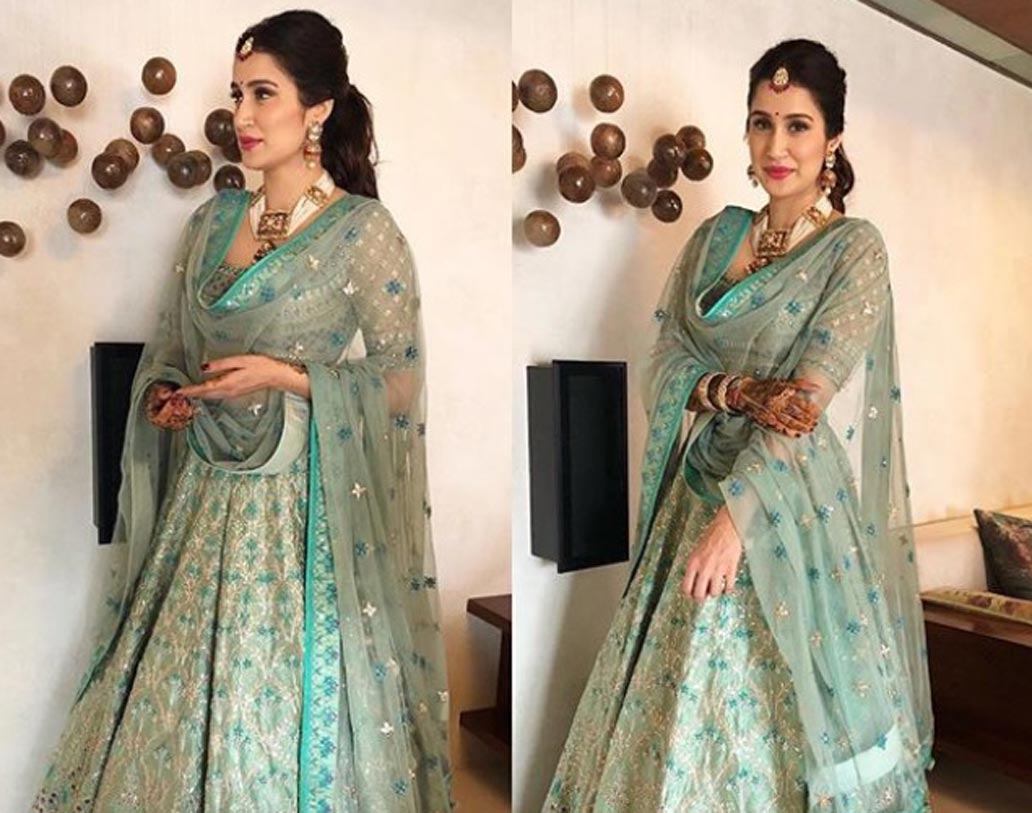 পার্টির ছবি সোশ্যাল মিডিয়ায় পোস্ট করেছেন নবদম্পতিও।