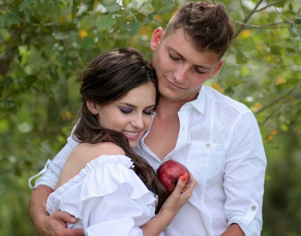 প্রেমের সম্পর্কে আসার পরেও অনেক মহিলাই প্রথমে যৌন সম্পর্কে অনীহা দেখান। কিন্তু এই ব্যাপারটি বেশির ভাগ পুরুষেরই নাপসন্দ।