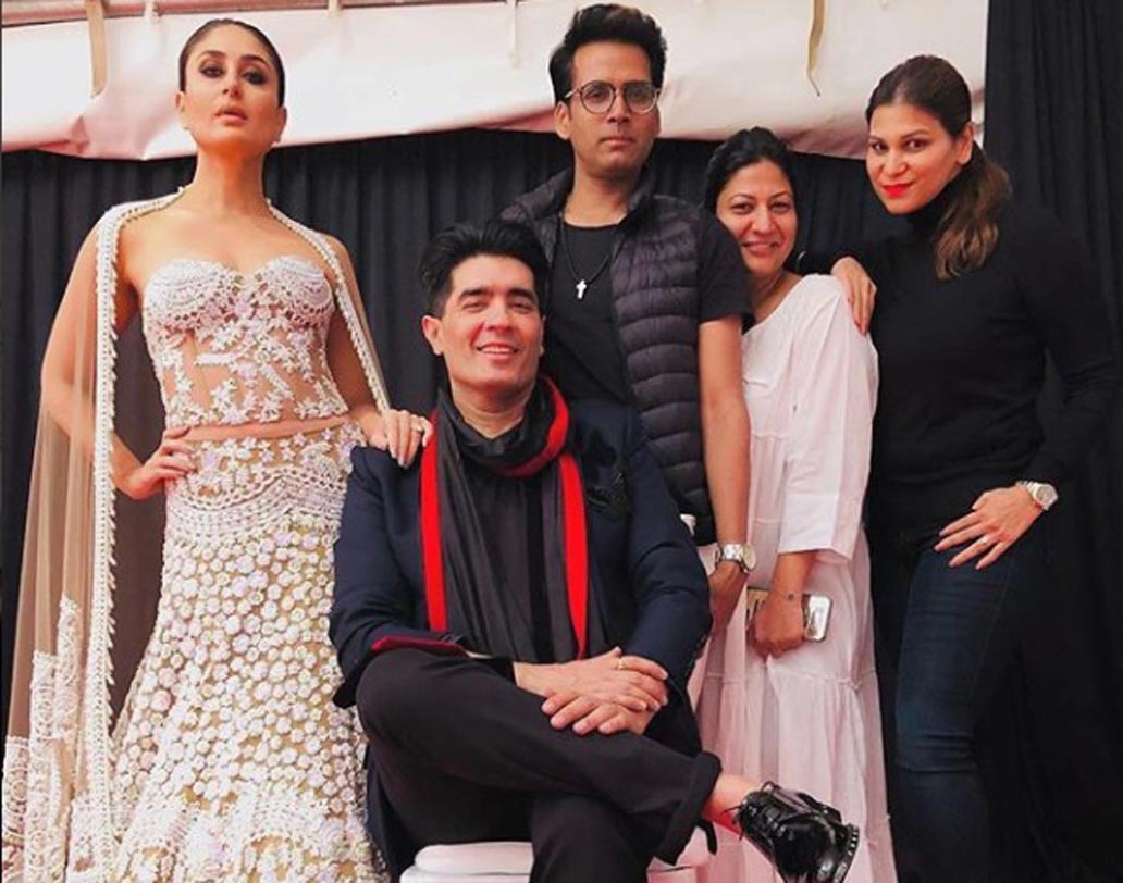 তবে কাজ বন্ধ নেই করিনার। একের পর এক ফোটোশুট এবং ফ্যাশন শো-তে কাজ করছেন করিনা কপূর খান।