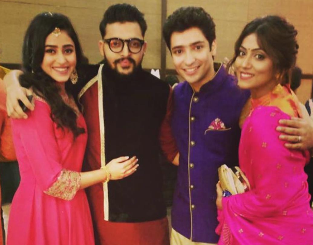 টলিউডের আর এক জুটি সৌরভ ও অনিন্দিতার সঙ্গে গৌরব ও ঋদ্ধিমা।