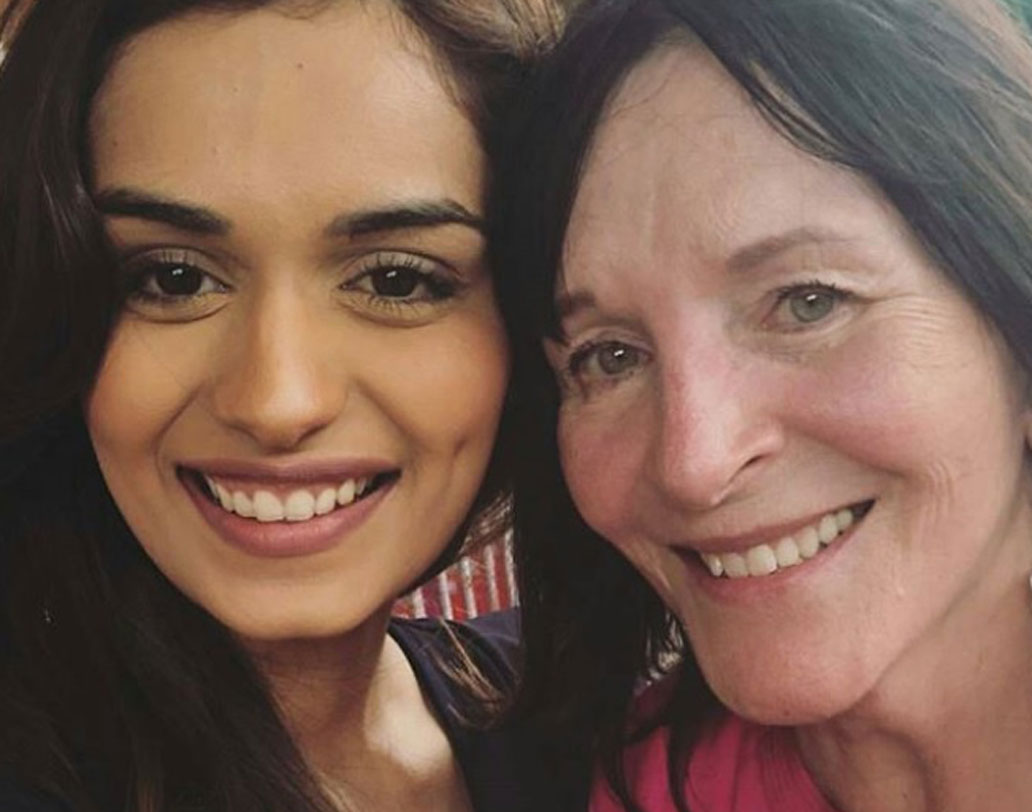 মিস ওয়ার্ল্ড অর্গানাইজেশনের চেয়ারপার্সন জুলিয়া মোরলেও এ দিন মানুষীর সঙ্গেই ভারতে এলেন।