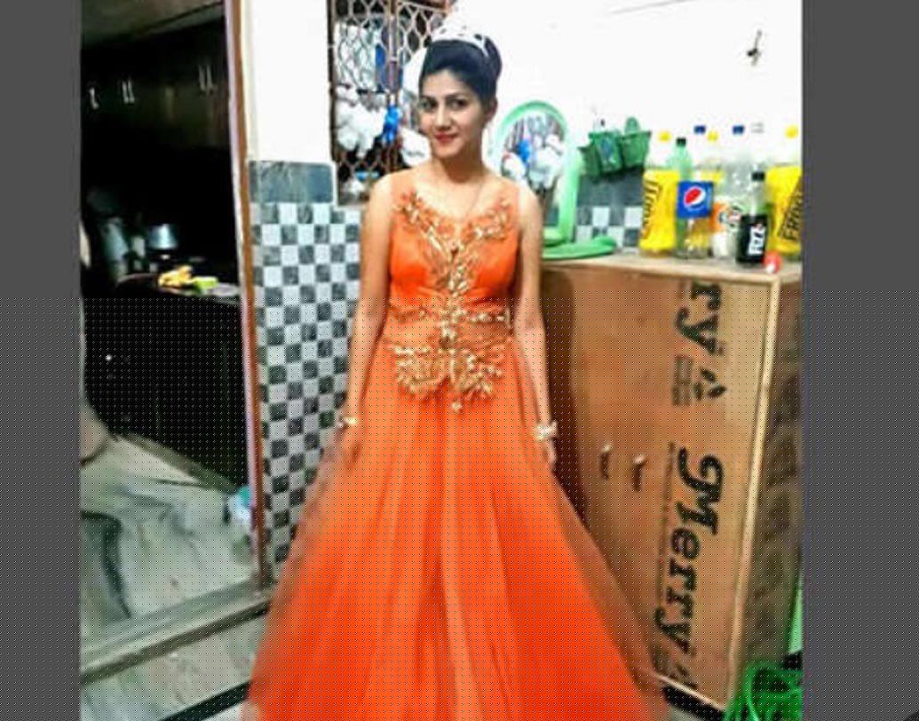 ঘরের ও অফিসিয়াল বিভিন্ন কাজে তাঁকে সাহায্য করার জন্য দু’জন সহকারী রয়েছে স্বপ্নার। তাঁরা এই বাড়িতেই থাকেন।