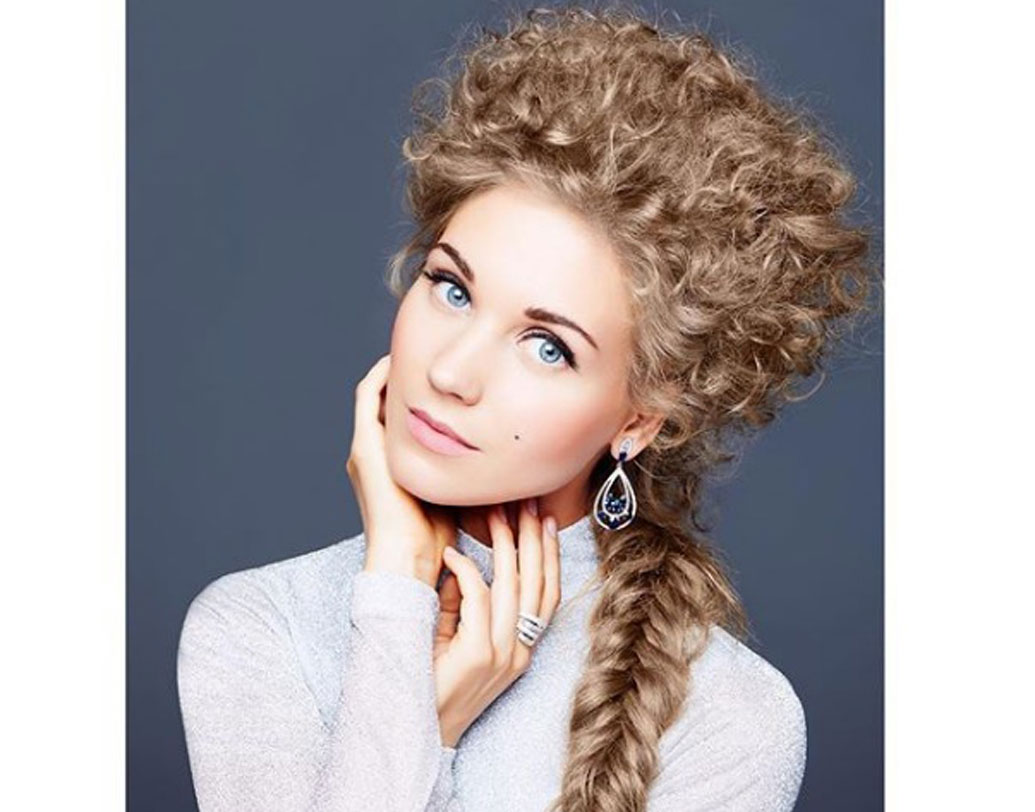 ক্রিস্টিনা আসমুস (রাশিয়া):
সে দেশে মঞ্চ এবং বড় পর্দার পরিচিত মুখ ক্রিস্টিনা। রাশিয়ার ‘সেরা’ মুখ তিনিই।