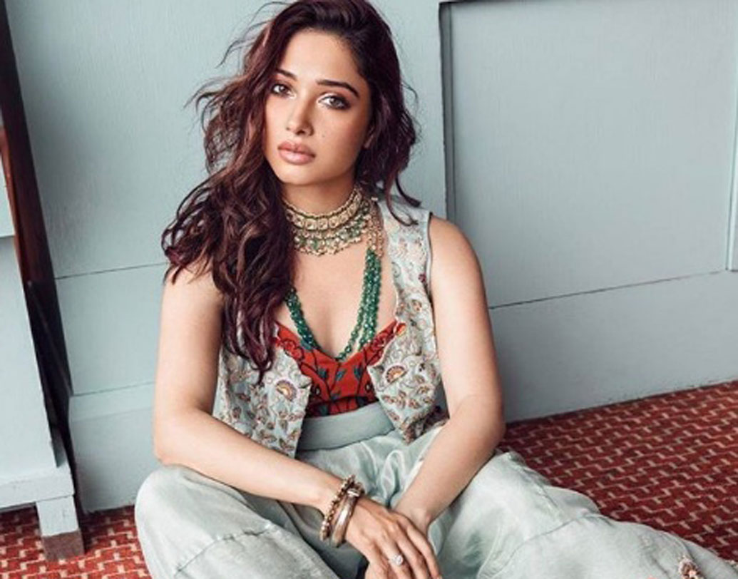 তামান্না ভাটিয়া (ভারত):
না, ঐশ্বর্যা থেকে দীপিকা কেউই নেই এই তালিকায়। ভারতীয় গেমারদের মতে দক্ষিণী অভিনেত্রী তামান্না ভাটিয়াই দেশের সেরা মুখ।