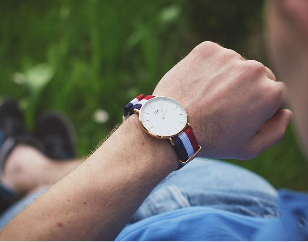 সময়ানুবর্তিতা বেড়ে যায়। অর্থাৎ সময়ের কাজ সময়ের মধ্যে মিটিয়ে ফেলার অভ্যাসটি রপ্ত হয়ে যায়।