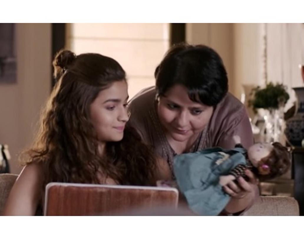 একটা সময়ের পর অভিভাবকদের অভিভাবকত্ব ছেড়ে বন্ধু হওয়া প্রয়োজন। কথা বলা জরুরি। তা না হলে সন্তানদের সঙ্গে অনেকটা দূরত্ব তৈরি হয়ে যায়।