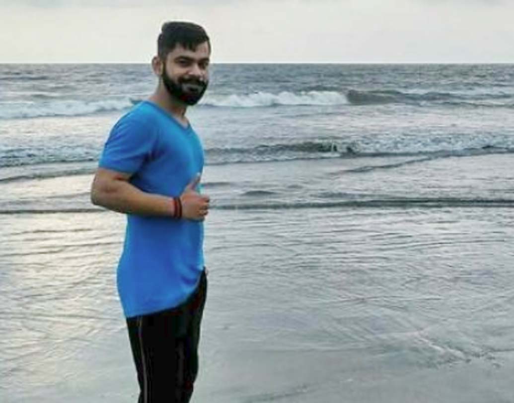 দিল্লিতে নয়, অমিত মিশ্র নামে বিরাটের হামশকল থাকেন উত্তর প্রদেশের সুলতানপুর। পেশায় সঞ্চালক হলেও মথুরার জি.এল.এ বিশ্ববিদ্যালয় থেকে মেকানিক্যাল ইঞ্জিনিয়ারিং পড়েছেন অমিত। এ ছাড়াও ট্রান্সপোর্ট কর্পোরেশন অব ইন্ডিয়ার আধিকারিক পদেও কাজ করেছেন তিনি।