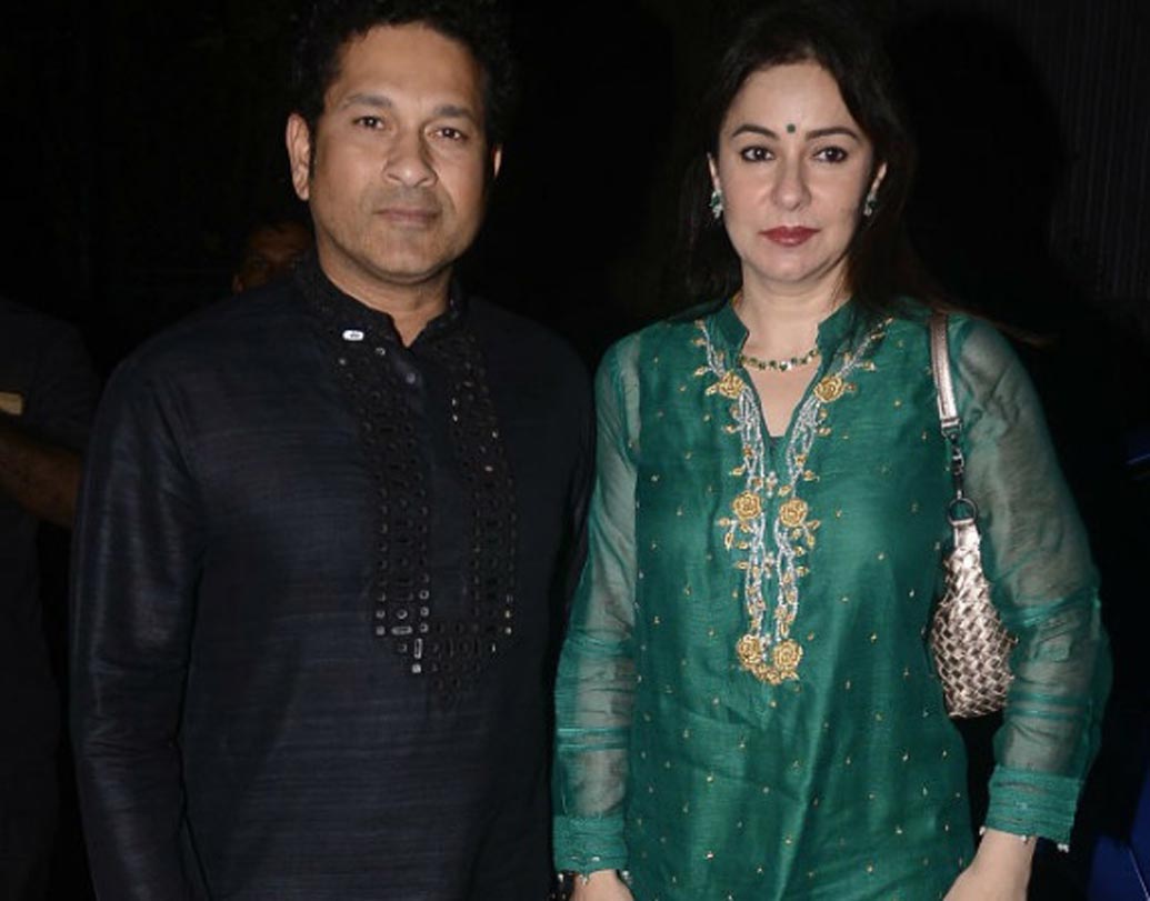 মেহেন্দির এই অনুষ্ঠানে স্ত্রী অঞ্জলির সঙ্গে উপস্থিত ছিলেন শচিন।