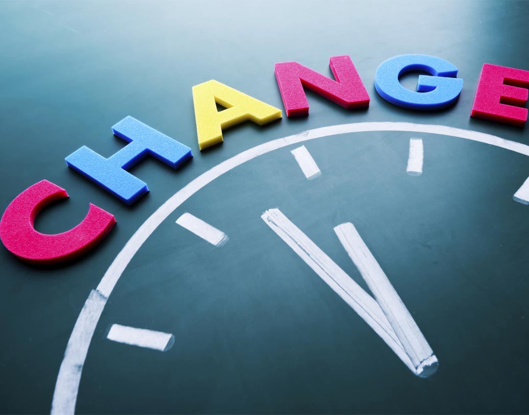 পরিবর্তন: পজিটিভ মানুষরা জানেন জীবনে একটি বিষয়ই স্থিতিশীল। তা হল পরিবর্তন। তাই যে কোনও পরিবর্তনই তারা সহজ ভাবে গ্রহণ করেন। নেগেটিভ মানুষরা কোনও পরিবর্তনকে গ্রহণ করতে, পরিবর্তনের সঙ্গে মানিয়ে নিতেই স্বচ্ছন্দ নন। তারা মনে করেন জীবনে সব কিছুই নির্ধারিত এবং জীবন এক ভাবেই চলবে।