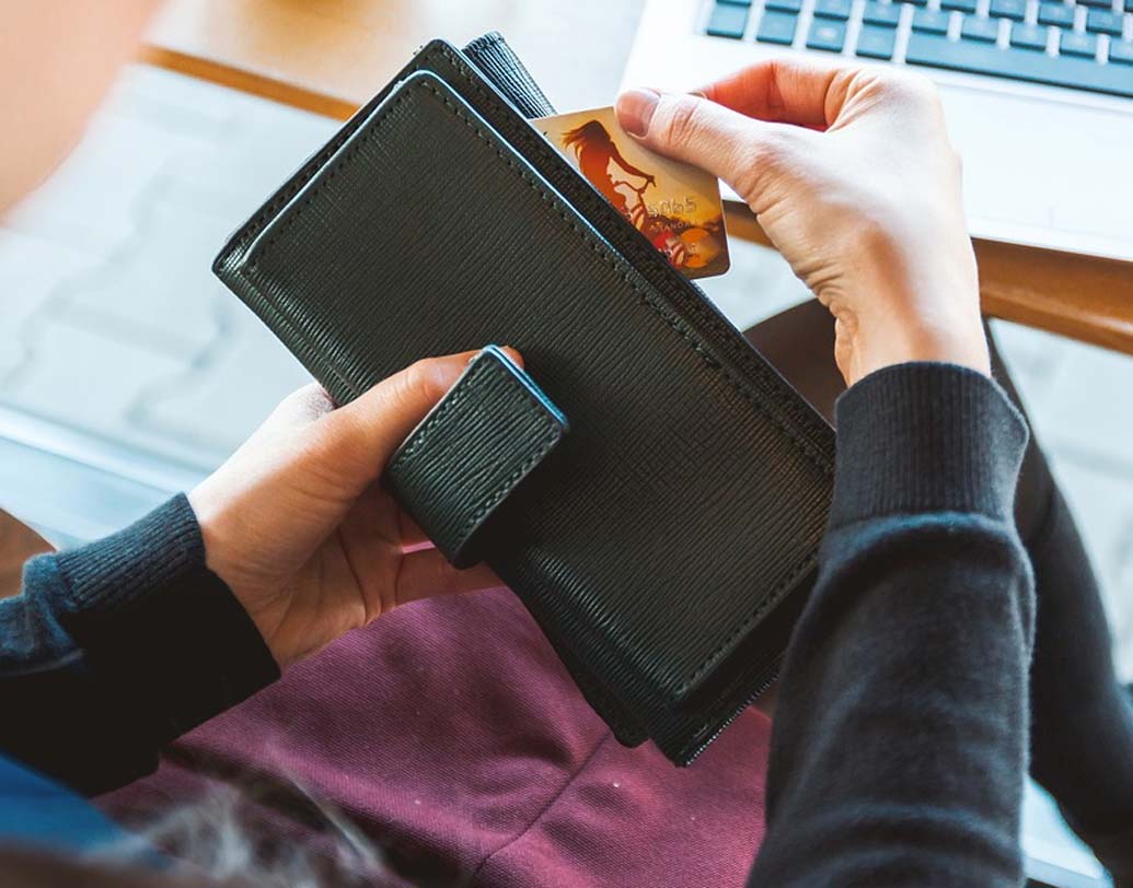 এ ছাড়া জিও-র নতুন গ্রাহকরা মোবিকুইক থেকে ৩০০ টাকা পর্যন্ত ফেরত পেতে পারেন। পুরনো গ্রাহকের ক্ষেত্রে সেটা ১৪৯ টাকা।