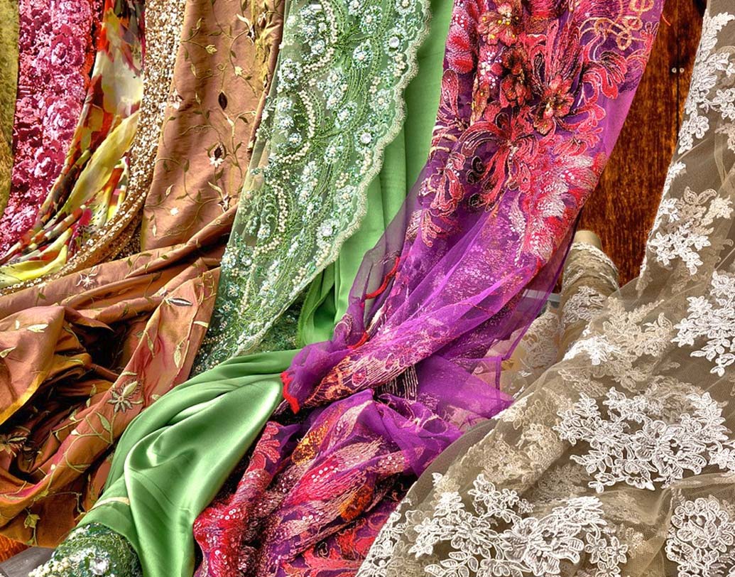 আজিও ডট কম থেকে দেড় হাজার টাকার উপর কেনাকাটা করলে পেয়ে যেতে পারেন ৩৯৯ টাকা ছাড়।