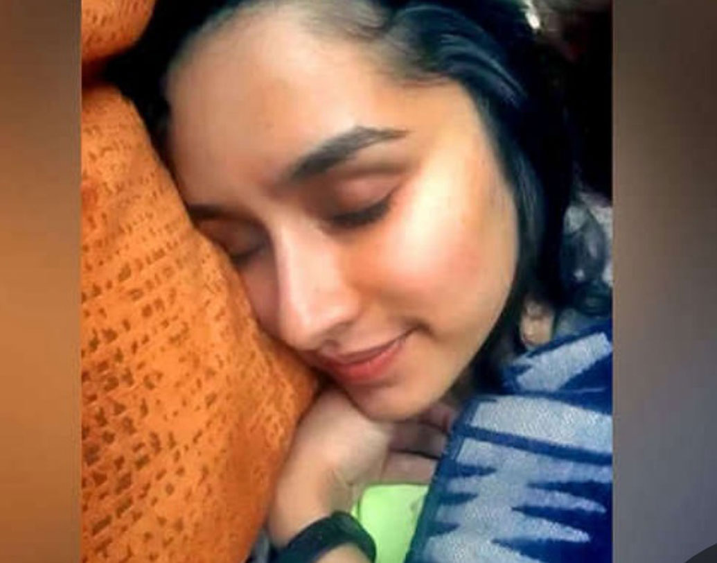 শ্রদ্ধা কপূর:
কাজের ফাঁকে শ্রদ্ধার ‘মিষ্টি’ ঘুম।