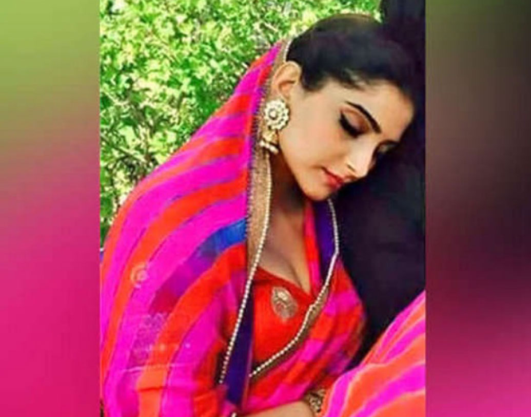 সোনম কপূর:
‘প্রেম রতন ধন পায়ো’ শুটিংয়ে সোনমের পাওয়ার ন্যাপ।