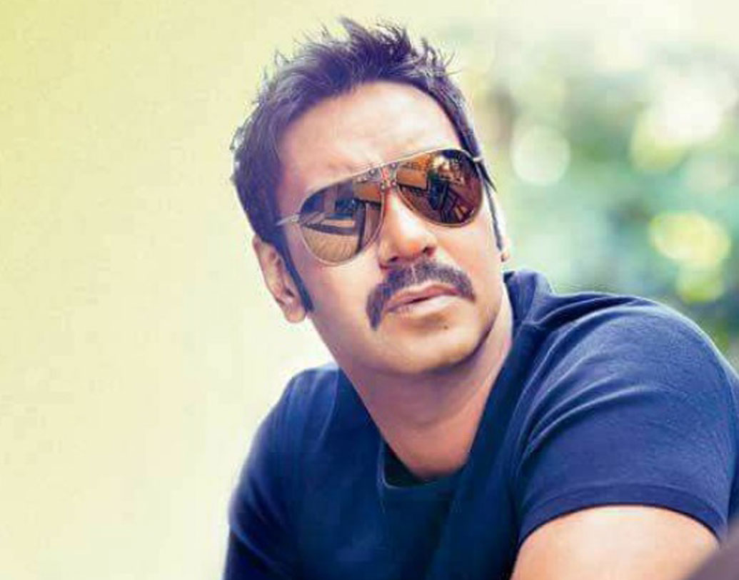 অজয় দেবগণ:
একটা সময় ছিলেন বলিউডের হিট মেশিন। কেরিয়ারে এখন প্রায় অস্তমিত তিনি। তবে ব্যবসায় রয়েছেন পুরোদমে। গুজরাতের চার্ণক সোলার প্রজেক্টের অংশীদার তিনি। রোহা গ্রুপের পাওয়ার প্ল্যান্টেও বিনিয়োগ করেছেন অজয়। ‘অজয় দেবগণ ফিল্মস’ নামের প্রডাকশন কোম্পানি চালান তিনি। ভিএফএক্স স্টুডিওর মালিকও তিনি।