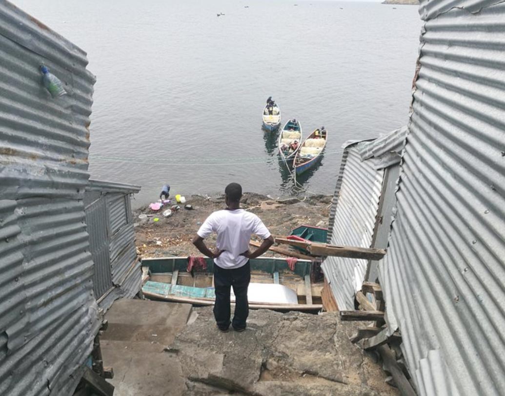 প্রায় দু’ দশক আগে মিগিঙ্গো দ্বীপে বসবাস শুরু করেন একদল মত্স্যজীবী।