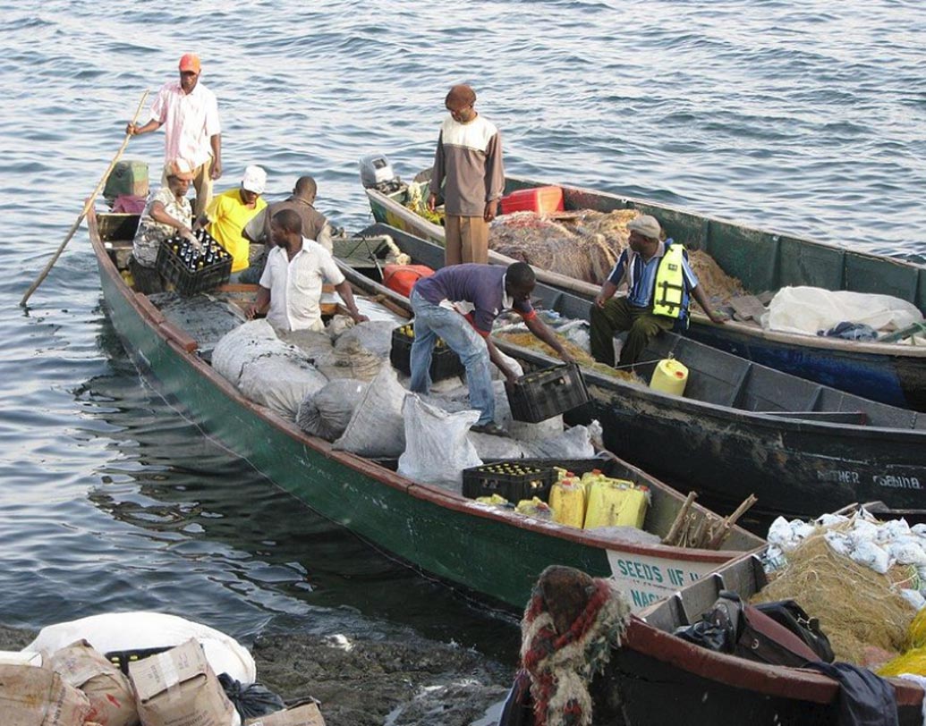 ছোট্ট এই দ্বীপে কী নেই! দু’টি থানা, একটি গির্জা, একটি মসজিদ, একটি ক্যাসিনো, একটি হোটেল, ডজন খানেক রেস্তোরাঁ— আরও কত কী!