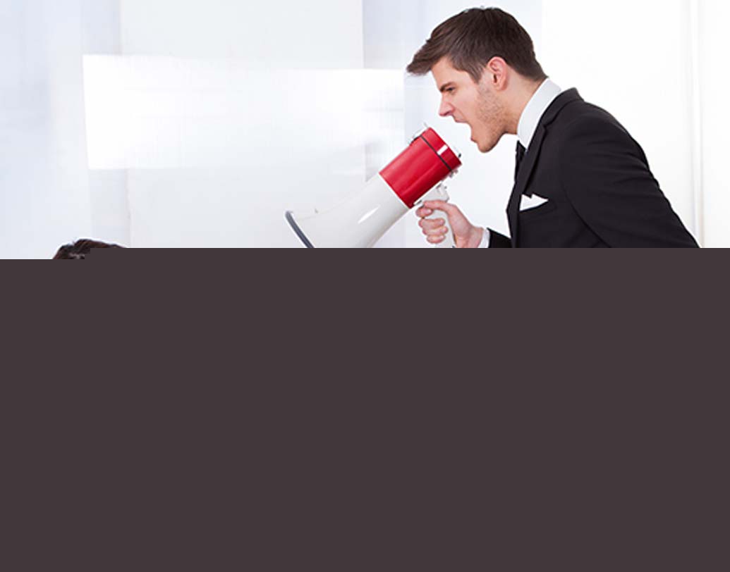 অহংকারী মানুষের সঙ্গ ত্যাগ করুন। আপনার কোনও বন্ধু বা অফিসের সহকর্মী কি কথায় কথায় আপনাকে ছোট করার চেষ্টা করে? দেখায়, নিজেই মহান, একাই কাজের? আপনার যে কোনও কাজকেই অবহেলা করে? তাহলে সাবধান! না, আপনি ভুল নন। তবে ভুল সঙ্গে পড়েছেন।