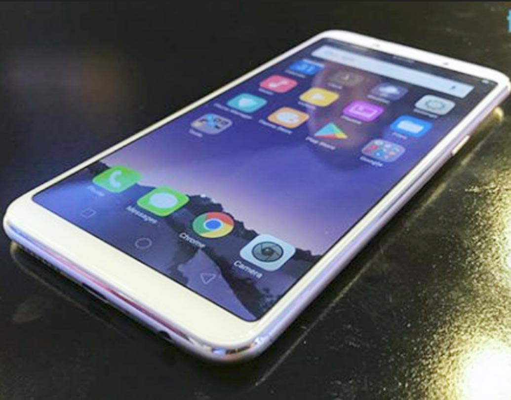 ওপো এফ ৫-এ রয়েছে ৪ জিবি র‌্যাম এবং ৩২ জিবি ইন্টার্নাল স্টোরেজ যা ২৫৬ জিবি পর্যন্ত বাড়িয়ে নেওয়া যাবে।