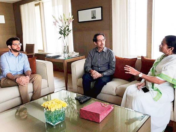 Mamata Banerjee meets Uddhav Thackeray