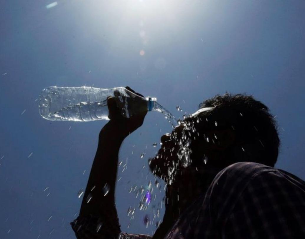 তাপপ্রবাহের ফলে কোনও ব্যক্তির মৃত্যু হলে তাঁর পরিবার সরকারি ক্ষতিপূরণের টাকা পেতে পারেন। এ ক্ষেত্রে ক্ষতিপূরণ বাবদ প্রায় ১ লক্ষ টাকা পেতে পারেন মৃতের পরিবার। কোনও কোনও রাজ্য সরকার এর সঙ্গেই আলাদা ভাবে ক্ষতিপূরণ দিয়ে থাকে।