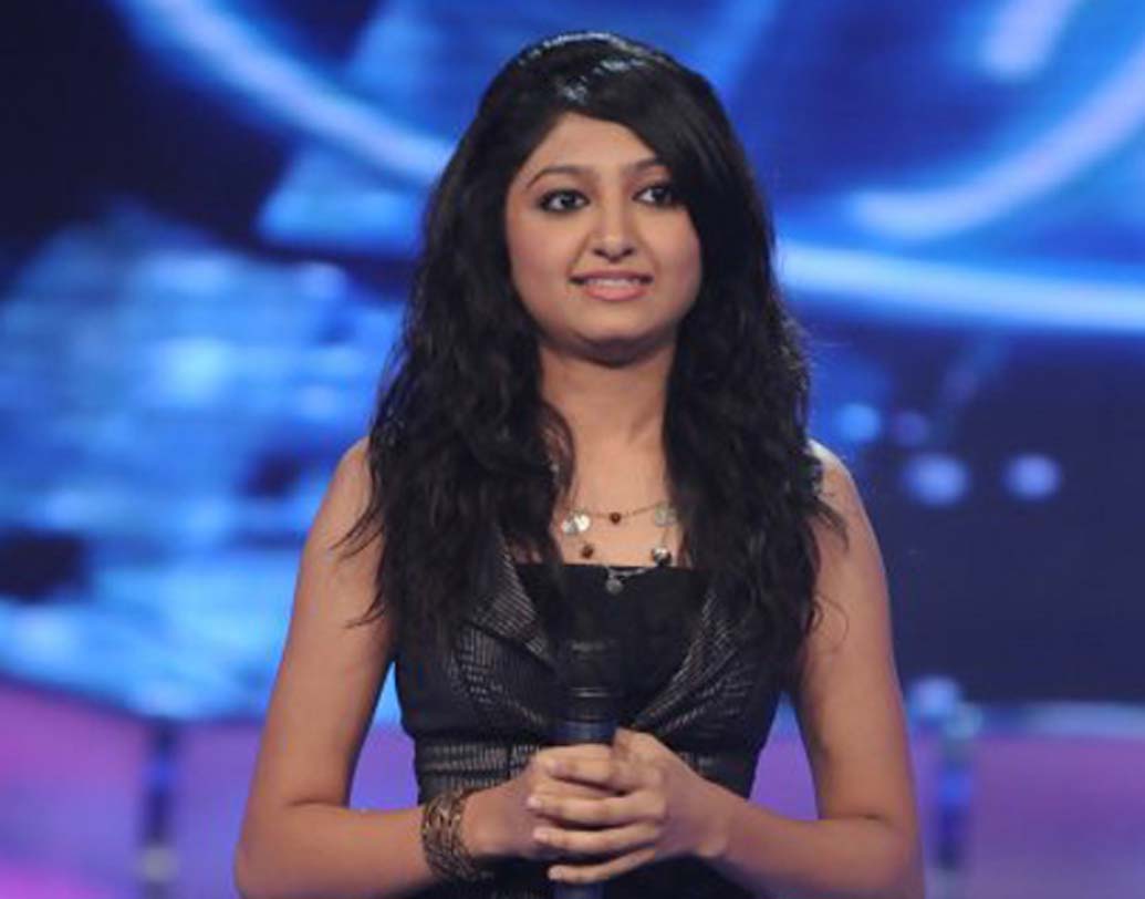 ভূমি ত্রিবেদী: এই গুজরাতি গায়িকা ইন্ডিয়ান আইডল থ্রি-এর ফাইনালিস্ট ছিলেন।  তবে জন্ডিসে আক্রান্ত হওয়ার কারণে তিনি শো থেকে সরে দাঁড়ান। ফের ওই শোয়ের ফোর্থ সিজনেঅংশ নেন। তবে এ বার তাঁর এক ঘনিষ্ঠমারা যাওয়ায় ফের শো থেকে নিজের নাম তুলে নেন ভূমি। এখানেই শেষ নয়,পঞ্চম সিজনে অংশ নিয়ে রানার আপ হন। এর পর অনেকগুলি বলিউডি ছবিতে তাঁর গলা শোনা গিয়েছে।