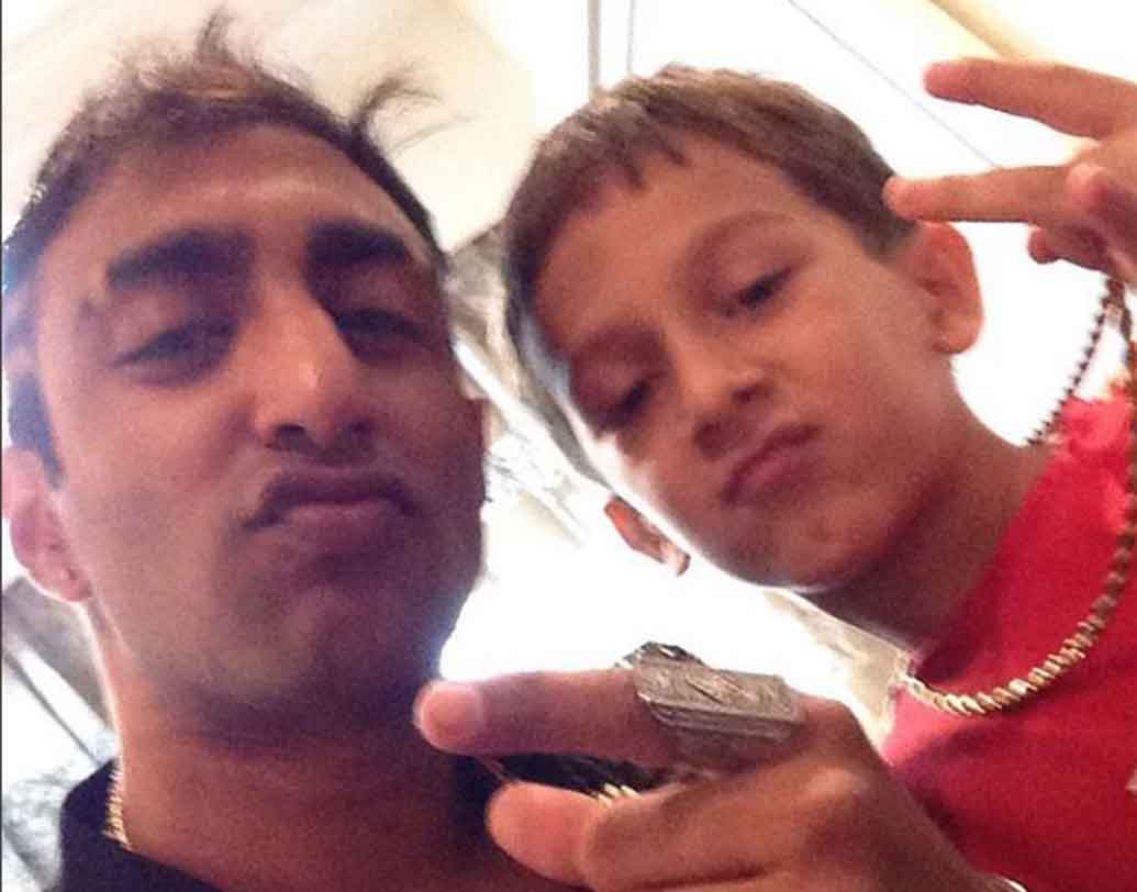 পড়াশোনা রোনান্ড রিয়েগান হাই স্কুলে। এর পর উত্তর ক্যারোলিনার আলবেমার্লে হাইস্কুলেও ভর্তি হয়েছিলেন তিনি। তবে পড়াশোনা খুব একটা ভাল লাগছিল না তাঁর। তাই একটা সময় সেইপাট চুকিয়ে ফেলেন আকাশ নিজেই।