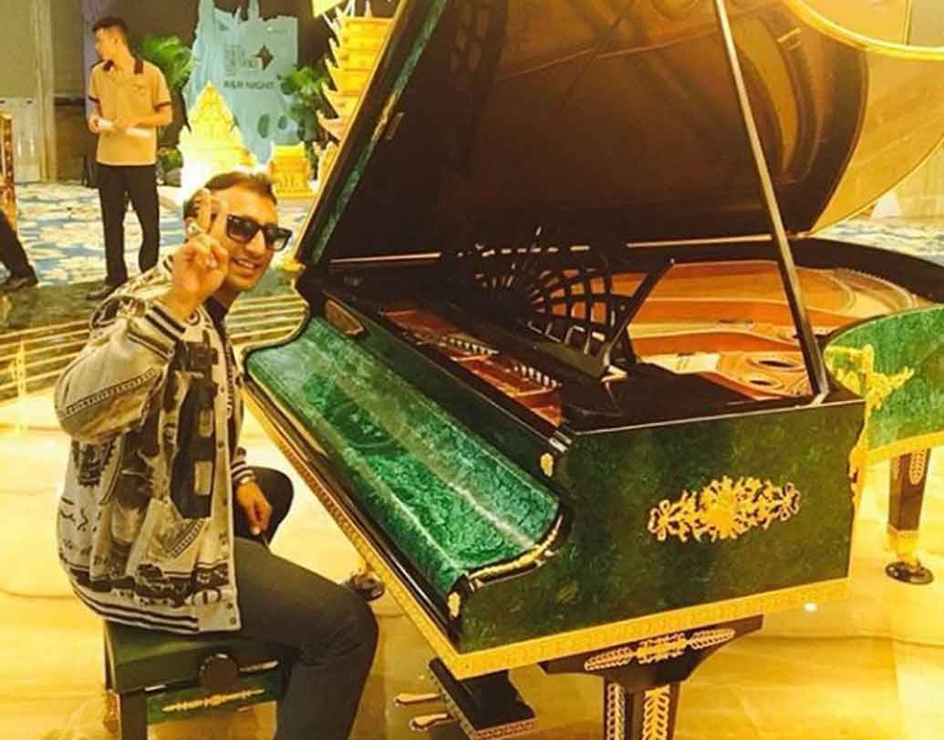 তবে এ বার তিনি ঠিক করেন আর টেনিস নয়। র‌্যাপার হিসেবেই কেরিয়ার শুরু করবেন।