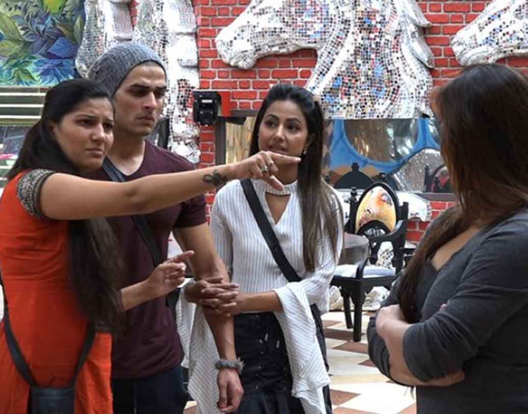 যতই ঝগড়া হোক না কেন, এই ঘরের নিয়ম মতো কেউ কারও গায়ে হাত তুলতে পারে না।