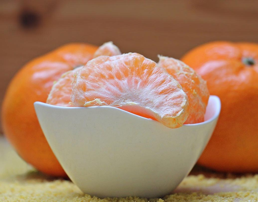 ব্লাড প্রেসার: রত্তচাপ নিয়ন্ত্রণে রাখতে যেমন সোডিয়াম কম খাওয়া প্রয়োজন, তেমনই প্রয়োজন শরীরে পটাশিয়ামের মাত্রা বাড়ানো। কমলা লেবুতে থাকা পটাশিয়াম রক্তচাপ নিয়ন্ত্রণে রাখতে সাহায্য করে।