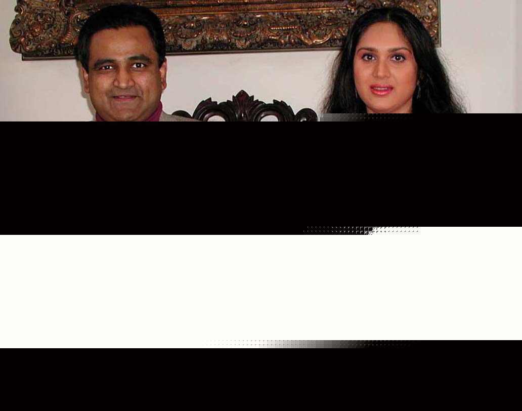 ‘ঘায়েল’, ‘দামিনী’র মতে বলিউড ছবির নায়িকা। ১৯৯৫ সালে ইনভেস্টমেন্ট ব্যাঙ্কার হরিশ মাইসোরের সঙ্গে বিয়ে করেছিলেন মীনাক্ষী শেষাদ্রি। মীনাক্ষী কিন্তু অনেক বেশি জনপ্রিয়।