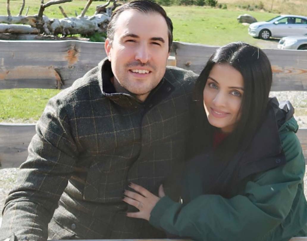 বলিউডের জনপ্রিয় অভিনেত্রী সেলিনা জেটলি। ২০১১-এ বিয়ে করেছিলেন দুবাইয়ের বাসিন্দা হোটেল ব্যবসায়ী পিটার হাগকে। সেলিনার জনপ্রিয়তা পিটারের থেকে অনেক বেশি।