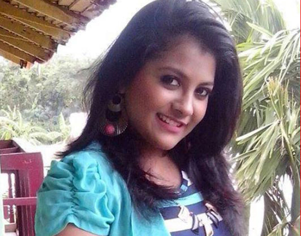 ডোনা গঙ্গোপাধ্যায়ের কাছে দীর্ঘদিন ওড়িশি নাচের তালিম নিয়েছেন তিনি।