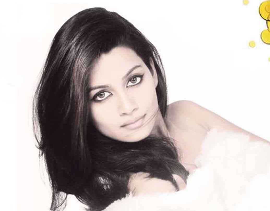 তাঁর সংগ্রহে রয়েছে বিএমডব্লিউ, মার্সিডিজ, টয়োটার মতো একাধিক বিলাসবহুল গাড়ি।