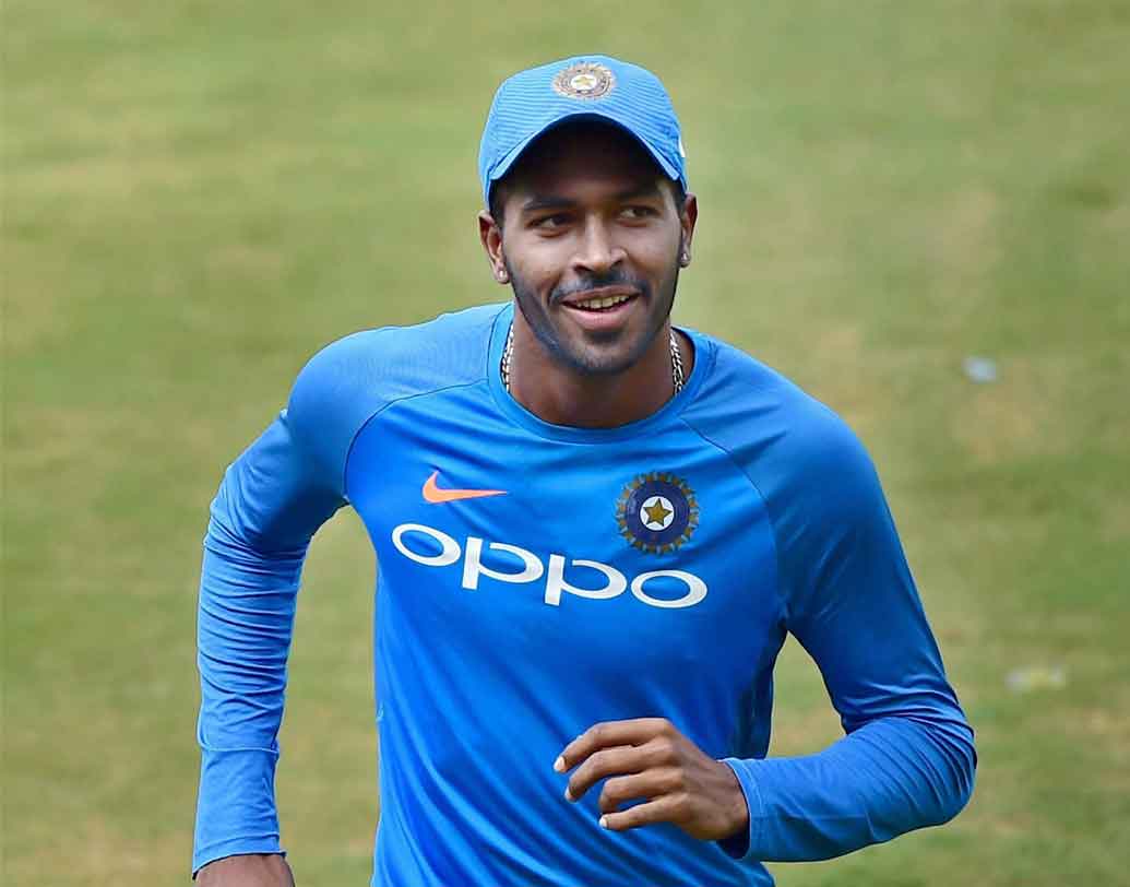 হার্দিক পাণ্ড্য: এই মুহূর্তে ভারতীয় দলের অন্যতম অলরাউন্ডার হার্দিক। ব্যাট ও বল হাতে বহু ক্ষেত্রেই নিজের অবদান রেখেছেন এই তরুণ ক্রিকেটার।