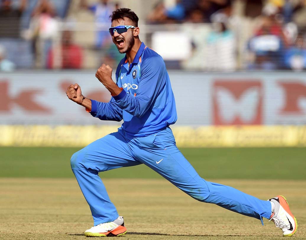 অক্ষর পটেল: প্রথম টি২০ ম্যাচে ভারতের জয়ের পেছনে গুরুত্বপূর্ণ অবদান ছিল অক্ষরের। ফলে অক্ষরকে বাদ দিয়ে দ্বিতীয় টি২০ ম্যাচে নামার কথা ভাবছে না ভারতীয় টিম ম্যানেজমেন্ট।