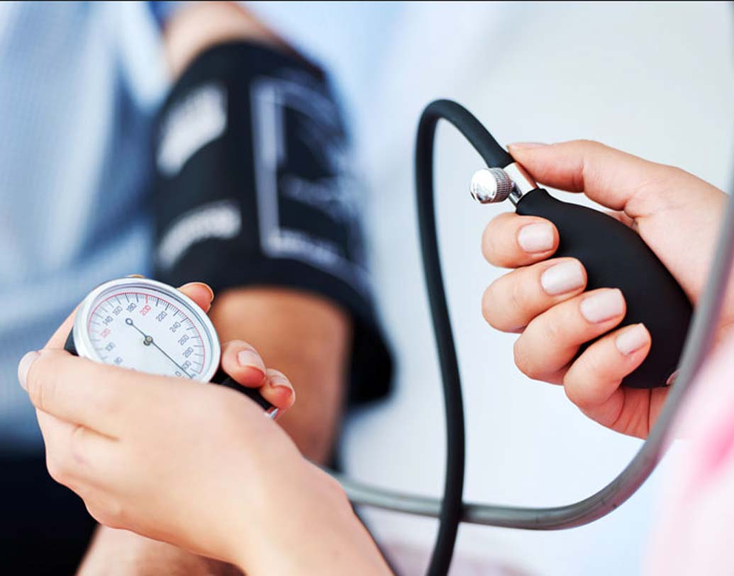 লক্ষ্য করবেন, অ্যালার্ম কলে ঘুম ভেঙে গেলেও বেশ কিছুক্ষণ ঘুমভাব থেকে যায়। কাজ করার এনার্জি থাকে না।