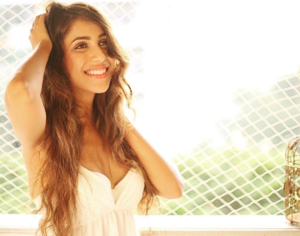 বিভা আনন্দের এই ছবিগুলি সোশ্যাল মিডিয়ায় বেশ জনপ্রিয়তা পেয়েছে। ছবিগুলিতে অনেকেরই কমেন্ট একেবারে মোহময়ী দেখাচ্ছে অভিনেত্রীকে।