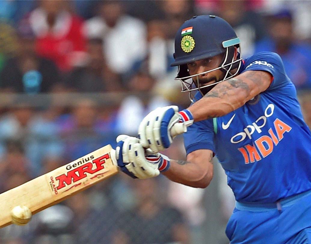 শুধু রান বা শতরানই নয়, ২০০ ওয়ান ডে শেষে গড়ের নিরিখেও এগিয়ে কোহালি। ২০০ ওয়ান ডে-র শেষে কোহালির গড় ছিল ৫৫.৫৫। ডে’ভিলিয়ার্সের গড় ছিল ৫৪.৫৬, সৌরভের ছিল ৪৩.০৩, ডেসমন্ড হেইন্সের গড় ৪২.৫৪, লারার গড় ছিল ৪২.৩৫ এবং সচিনের গড় ছিল ৪১.৭৪।