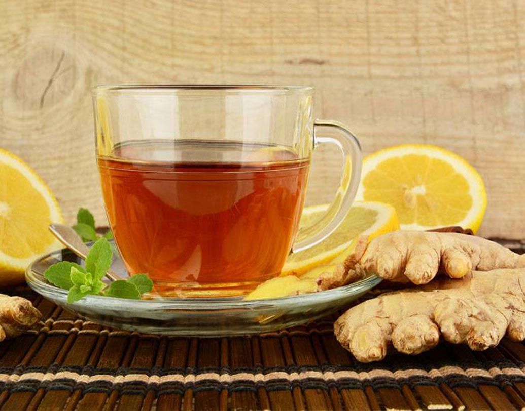 মশলা চা: সর্দি-কাশিতে এক কাপ গরম চা খুবই আরামদায়ক। তাই না? তবে যে সে চা নয় কিন্তু। শরীর চাঙ্গা রাখতে চা বানাতে হবে বেশ রসে বশে, মশলাদার করে। কী রকম? জলে কয়েকটি তুলসি পাতা, ছোট্ট টুকরো আদা এবং এক চিমটি গোল মরিচ ফেলে চা পাতা দিয়ে ফুটিয়ে ফেলুন। আপনার মশলা চা তৈরি। এ বার পারবেন তো?