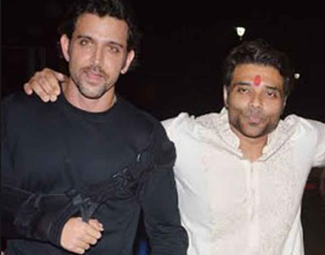 হৃতিক রোশন এবং উদয় চোপড়া: আপনি জানতেন হৃতিক রোশন এবং উদয় চোপড়া ছোটবেলার বন্ধু? মুম্বই স্কটিশ স্কুলে ক্লাস ফোরে একই সঙ্গে পড়তেন দু’জনে। এক সঙ্গে খুনসুটিও নাকি করতেন উদয় এবং ডুগ্গু ওরফে হৃতিক। তারপর? এক কলেজেও দু’জনেও সহপাঠী ছিলেন।