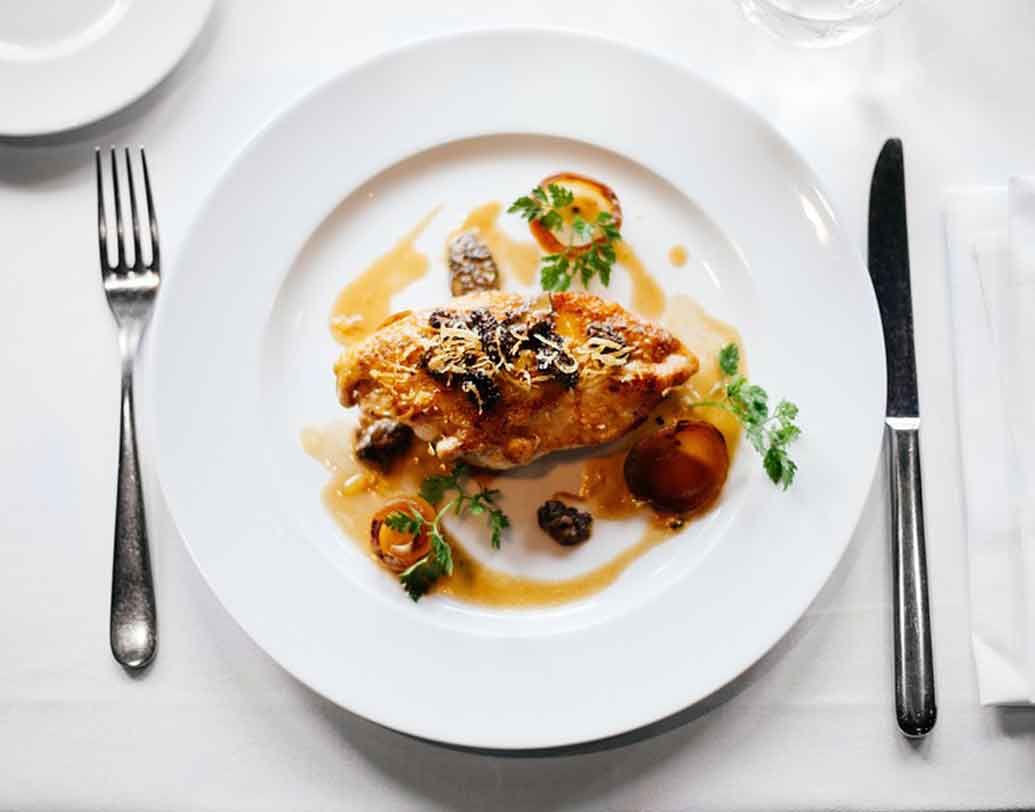 বিশ্বের সব চিকিত্সকেরাই বলেন যে, ডিনার যতটা সম্ভব হালকা করতে। বিরাটও তাই করেন।