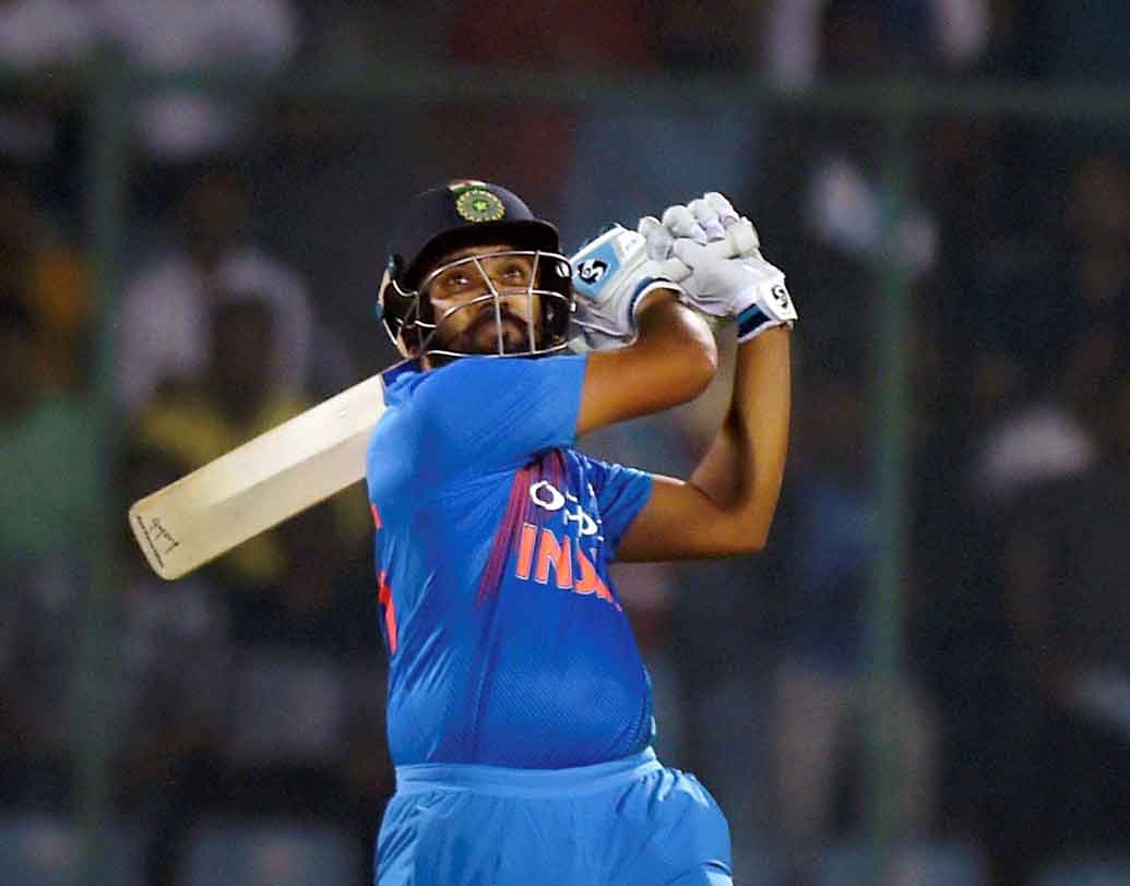 রোহিত শর্মা: ধবনের মতো তিনিও দ্বিতীয় ম্যাচে একেবারেই রান পাননি। তবে ধবন-রোহিত ওপেনিং জুটি ভাঙার সম্ভাবনা প্রায় নেই বললেই চলে।